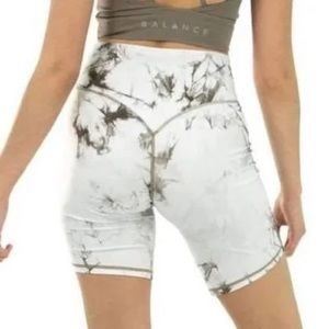 Balance Athletica Rider Short (grey tie dye)
